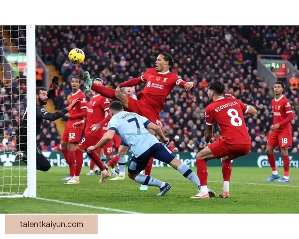 英超豪门争霸格局初显，争冠集团表现稳健